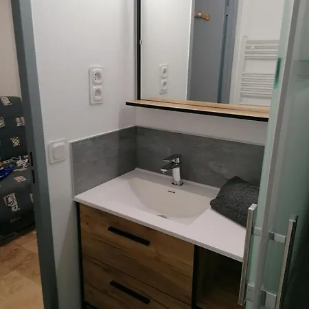 Appartement Cabine, Clim, Wifi, Vue Marina, 100m *